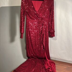 Red sequin long dress, sleeves, sz8 EUC💃🏻💃🏾